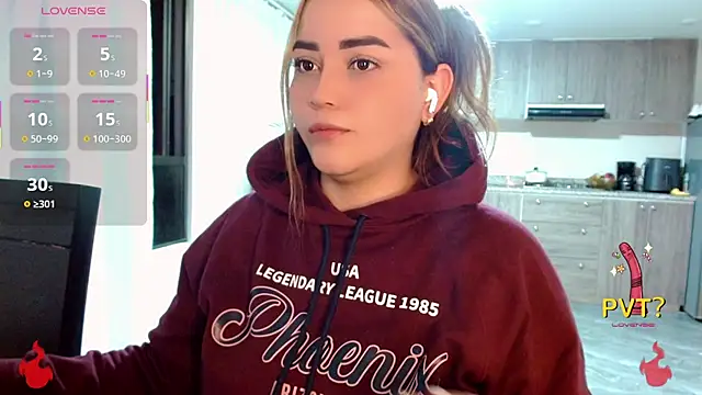 Snapshot of Lucia_star__ chatting on November 18, 1:55 am Lucia star online show from November 18, 1:55 am