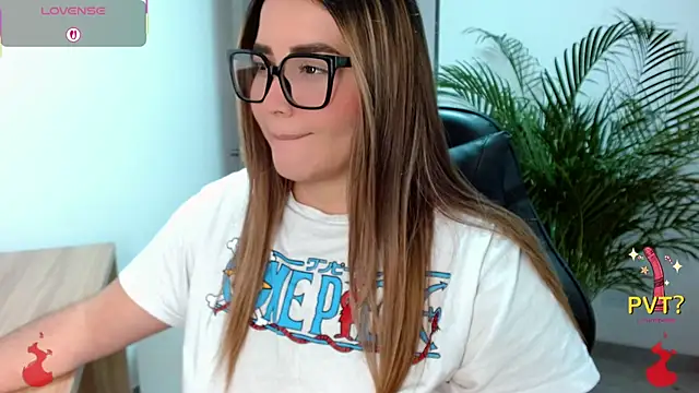 Lucia star   online show from April 7, 8:20 pm