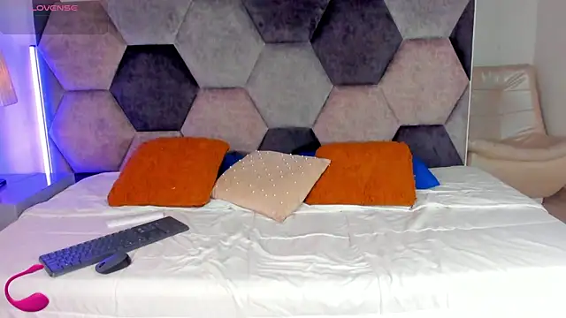 Latrellx7 online show from March 5, 4:08 am