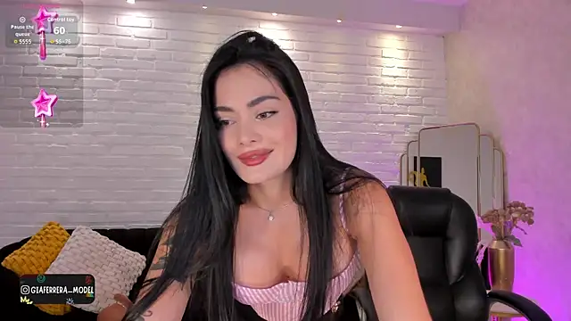 Snapshot of GiaFerrara chatting on October 16, 7:04 pm GiaFerrara online show from October 16, 7:04 pm