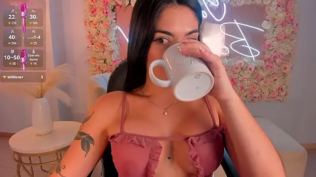 Snapshot of GiaFerrara chatting on October 31, 4:24 am GiaFerrara online show from October 31, 4:24 am