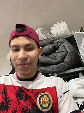 Snapshot of muchaelw3st4r8fuiz chatting on January 6, 3:40 pm muchaelw3st4r8fuiz online show from January 6, 3:40 pm