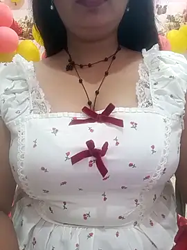 cute-mahek online show from May 7, 6:35 pm