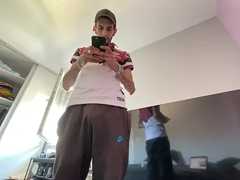 Rebeu313 online show from February 26, 1:54 pm