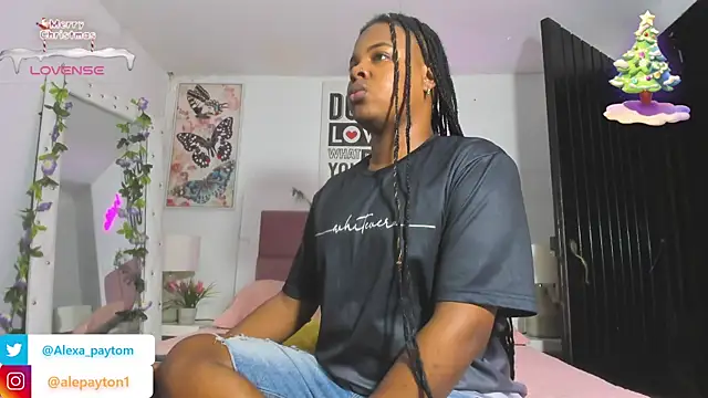 Snapshot of Alexa_paytom1 chatting on December 15, 11:42 pm Alexa paytom1 online show from December 15, 11:42 pm