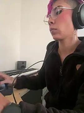 MiaMorgan  online show from February 5, 1:05 pm