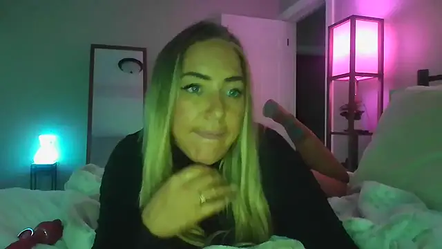 Snapshot of sunshinekisses chatting on January 18, 10:06 pm sunshinekisses online show from January 18, 10:06 pm