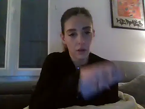 Snapshot of MissBella131 chatting on December 10, 4:38 pm MissBella131 online show from December 10, 4:38 pm