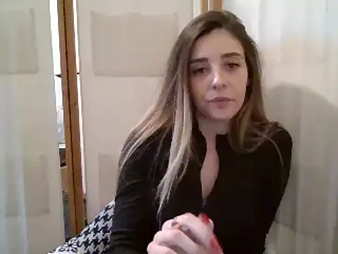 Snapshot of MissBella131 chatting on February 19, 4:44 pm MissBella131 online show from February 19, 4:44 pm