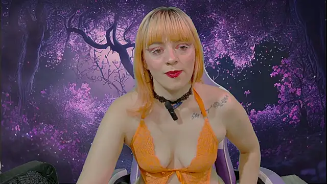 Snapshot of Dolce--Mia---Bianchi__07 chatting on November 15, 8:38 pm Dolce--Mia---Bianchi 07 online show from November 15, 8:38 pm