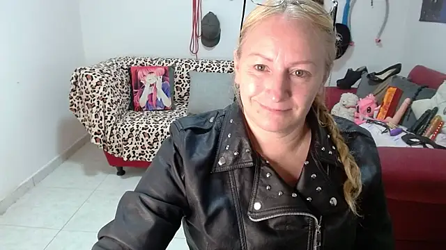 emperabigbootybigass online show from April 1, 12:39 pm