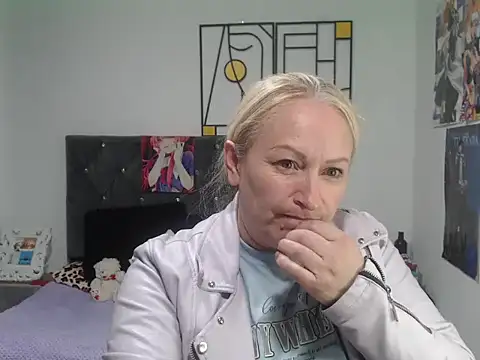emperabigbootybigass online show from June 19, 12:20 pm