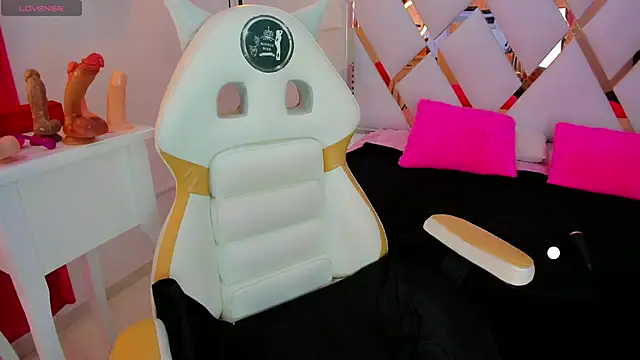 samy  milf online show from September 26, 6:45 pm