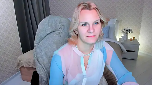 Louisa Bay online show from December 13, 7:47 am