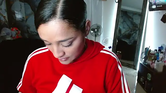 Snapshot of KatalinnaBrown chatting on November 11, 11:32 am KatalinnaBrown online show from November 11, 11:32 am