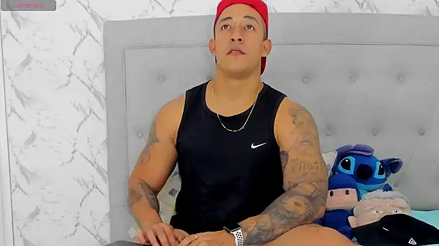 luigiferrara online show from December 21, 11:56 pm