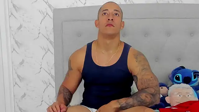 luigiferrara online show from February 25, 9:24 pm