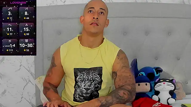 luigiferrara online show from March 9, 9:08 pm