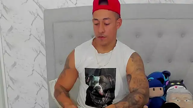 luigiferrara online show from March 13, 8:48 pm