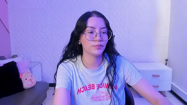 Snapshot of Violetaa_diazz chatting on July 18, 8:45 pm Violetaa diazz online show from July 18, 8:45 pm
