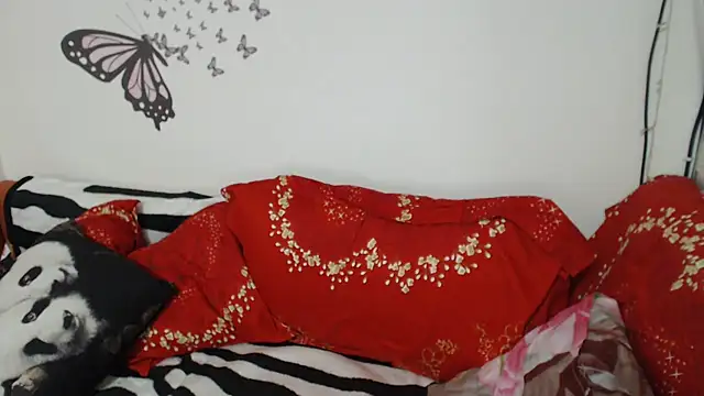 LadyHellene online show from February 2, 5:15 pm