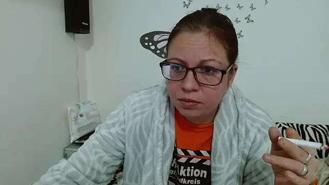 LadyHellene online show from February 5, 7:24 am