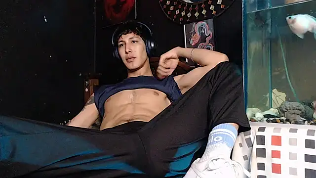 Snapshot of Godly_huan chatting on May 22, 4:41 am Godly huan online show from May 22, 4:41 am