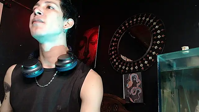 Snapshot of Godly_huan chatting on May 23, 12:49 am Godly huan online show from May 23, 12:49 am