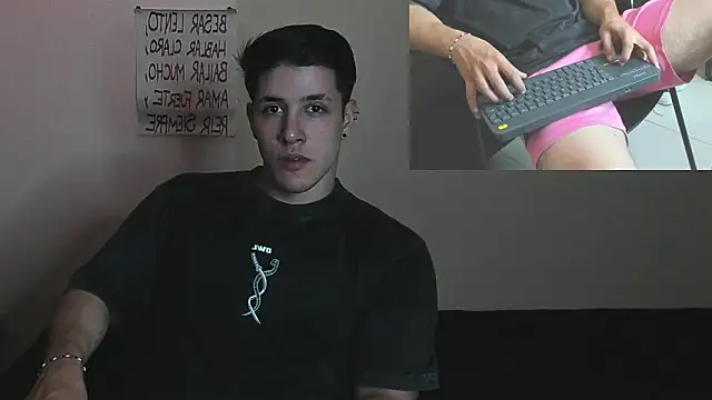 Snapshot of Adan_rivas_ chatting on June 13, 8:29 pm Adan rivas online show from June 13, 8:29 pm