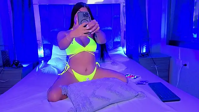 Mia Oxford online show from October 11, 2:04 pm