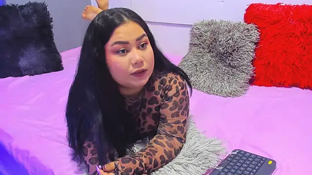 Snapshot of victoriajk chatting on February 17, 12:45 pm victoriajk online show from February 17, 12:45 pm