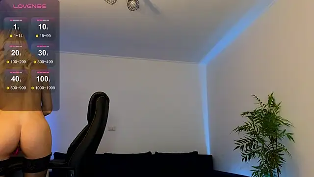 Snapshot of janecandyy_ chatting on January 13, 3:15 pm janecandyy online show from January 13, 3:15 pm