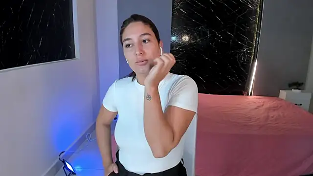 Snapshot of ScarlettWet9 chatting on March 21, 3:55 am ScarlettWet9 online show from March 21, 3:55 am