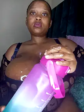 Snapshot of Hotty-boobsxxx chatting on November 5, 10:10 pm Hotty-boobsxxx online show from November 5, 10:10 pm