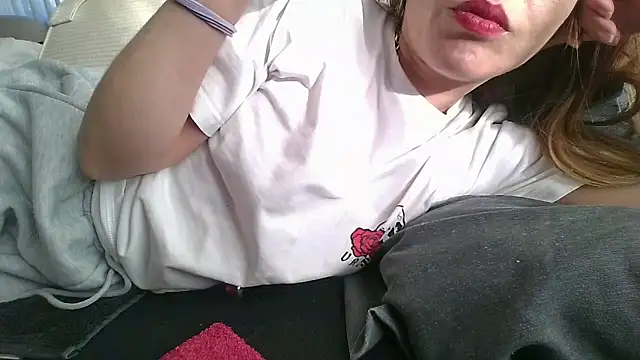 Snapshot of KarolinaReaper chatting on February 3, 2:13 pm KarolinaReaper online show from February 3, 2:13 pm