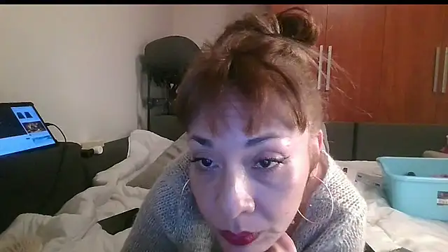 Snapshot of KarolinaReaper chatting on February 22, 3:14 pm KarolinaReaper online show from February 22, 3:14 pm