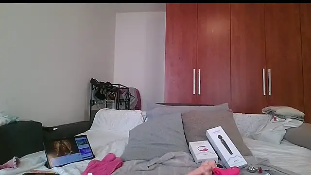 Snapshot of KarolinaReaper chatting on February 23, 12:59 pm KarolinaReaper online show from February 23, 12:59 pm