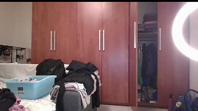Snapshot of KarolinaReaper chatting on March 7, 8:33 pm KarolinaReaper online show from March 7, 8:33 pm