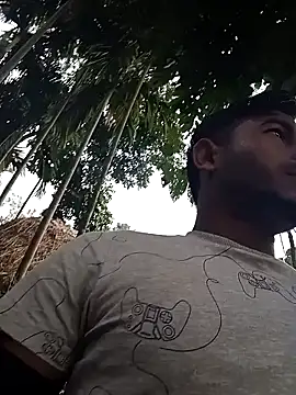 Snapshot of arafat_mia chatting on January 8, 9:21 am arafat mia online show from January 8, 9:21 am