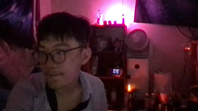Snapshot of ex199212 chatting on March 10, 10:48 am ex199212 online show from March 10, 10:48 am