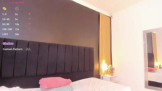 Snapshot of sweetsofia18 chatting on September 21, 6:53 pm sweetsofia18 online show from September 21, 6:53 pm