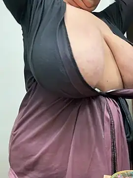 AlyssiaAmoreXO online show from March 6, 8:05 pm