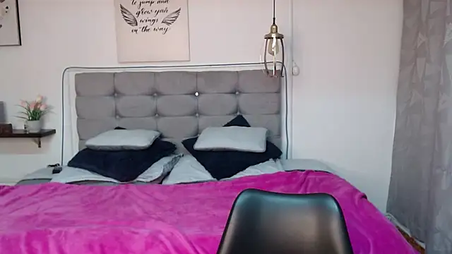 Snapshot of Brown_Pearl chatting on December 14, 6:52 pm Brown Pearl online show from December 14, 6:52 pm