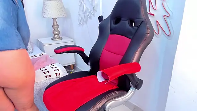 Snapshot of MalorySweet chatting on December 28, 12:35 pm MalorySweet online show from December 28, 12:35 pm