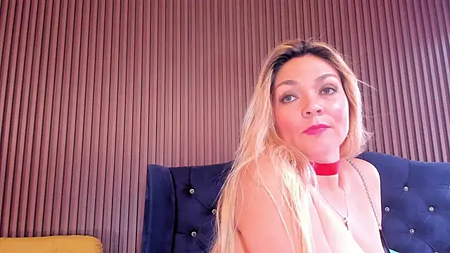 Snapshot of MalorySweet chatting on January 6, 4:34 pm MalorySweet online show from January 6, 4:34 pm