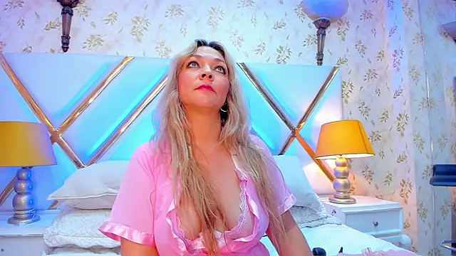 Snapshot of MalorySweet chatting on February 22, 11:57 am MalorySweet online show from February 22, 11:57 am