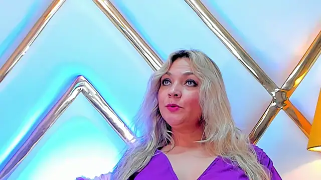 Snapshot of MalorySweet chatting on February 22, 3:03 pm MalorySweet online show from February 22, 3:03 pm