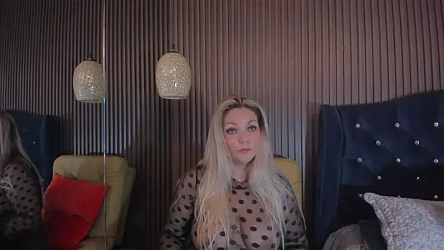 Snapshot of MalorySweet chatting on February 25, 12:59 pm MalorySweet online show from February 25, 12:59 pm