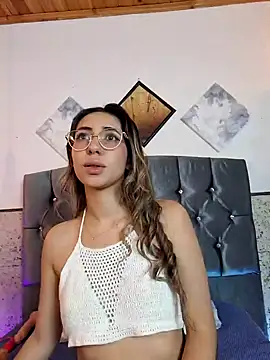 Scarlett Khan online show from January 14, 4:15 am