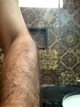 Snapshot of desiduzz21 chatting on December 5, 5:37 am desiduzz21 online show from December 5, 5:37 am